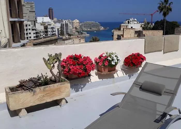 Balluta Hill House Апартаменты